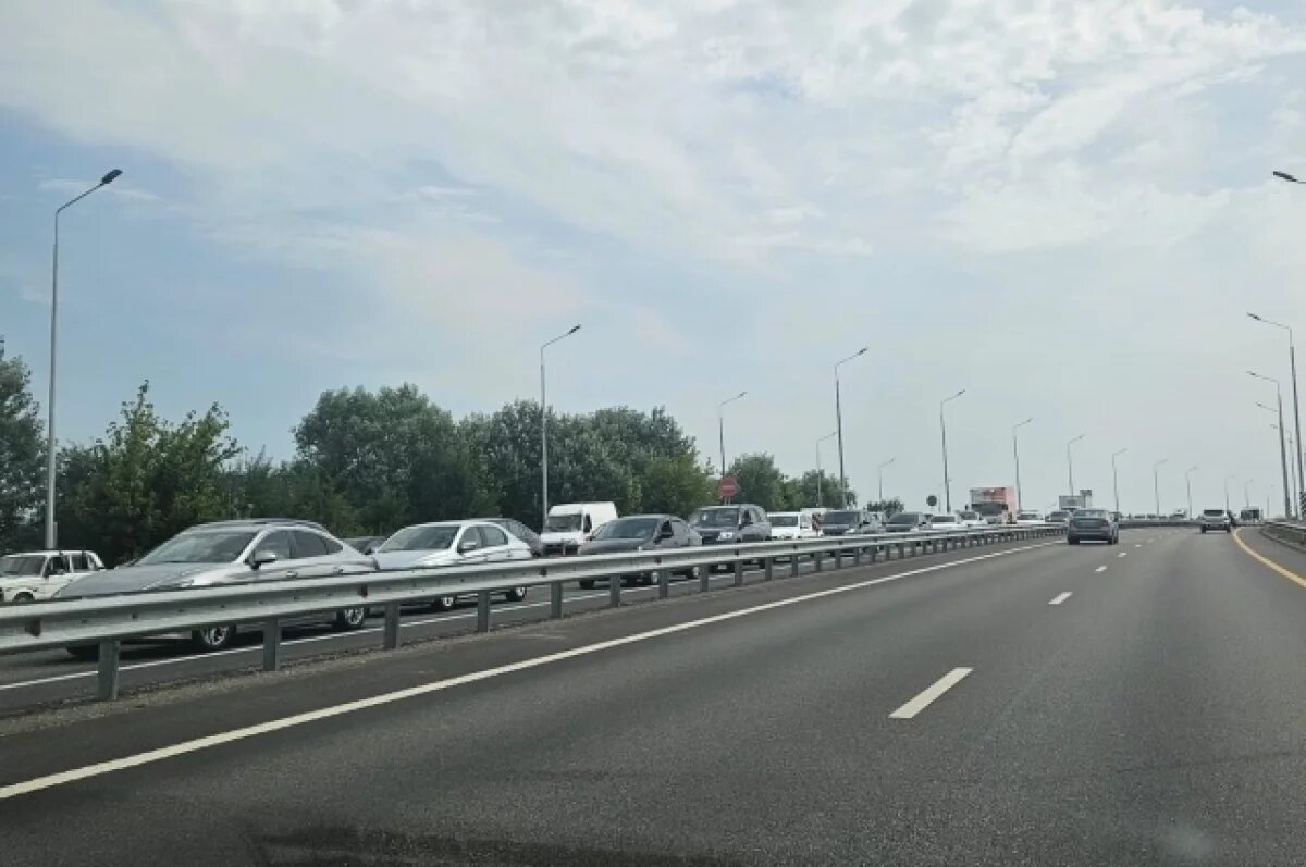    На трассе под Краснодаром образовалась 12-километровая пробка