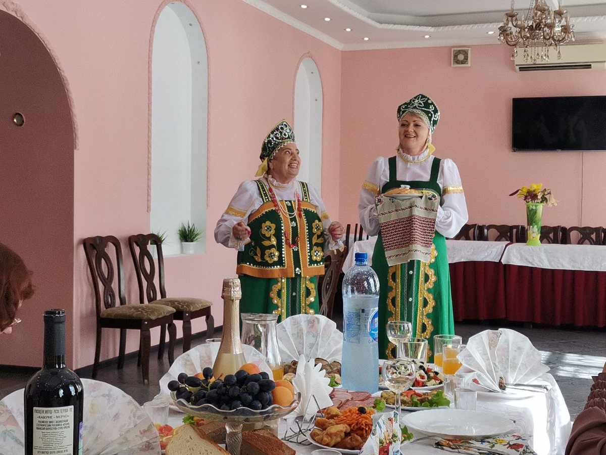 Кокошники, караваи... Все было...