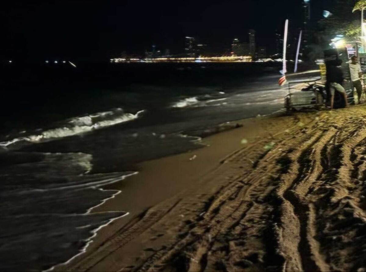 Фото с room-number.ru. Наша Золушка ходила, месила ногами зыбкий песок, пока  не оказалась в прекрасном замке...  Смотри следующий кадр. 