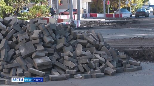 В Красноярске часть парковок на перекрытых участках на улице Карла Маркса забрали строители