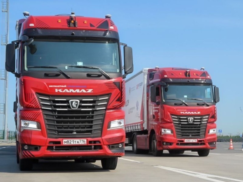    На трассе М-11 запустили движение полностью беспилотных грузовиков