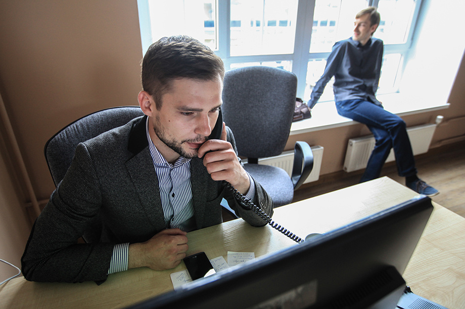 На сайтах вузов можно найти рекламу образовательных кредитов. | Фото: Сергей Коньков/ТАСС