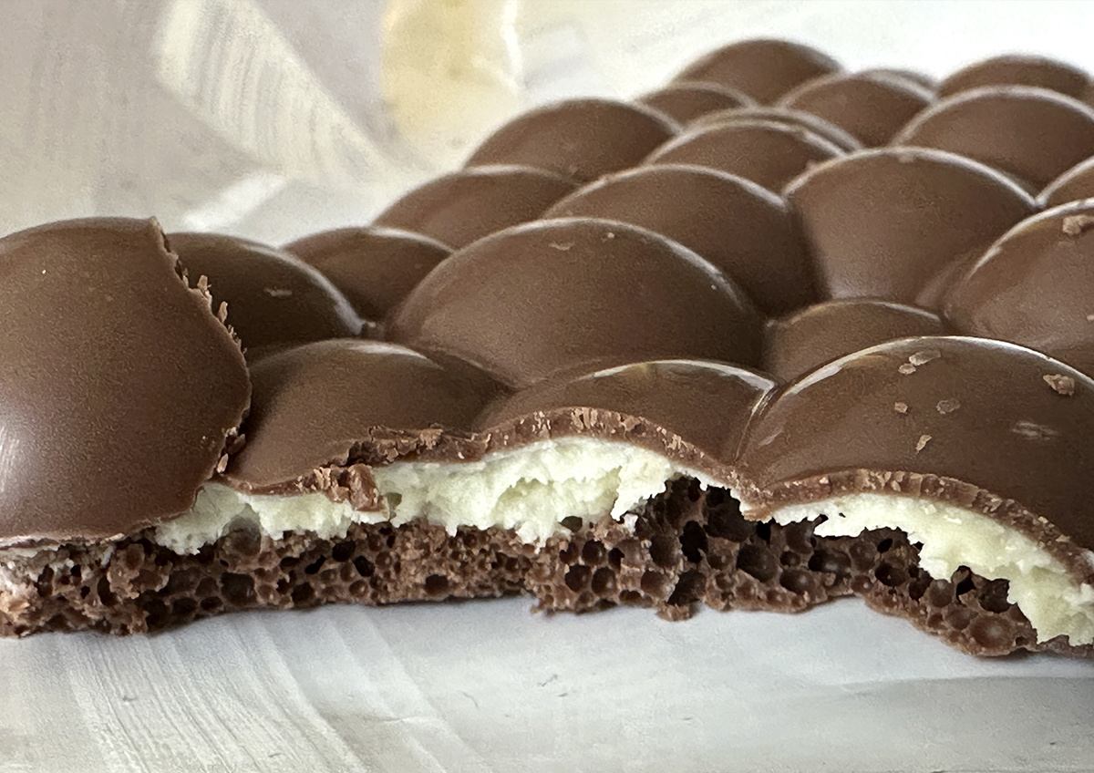    Производители стараются удерживать цену на плитку шоколада