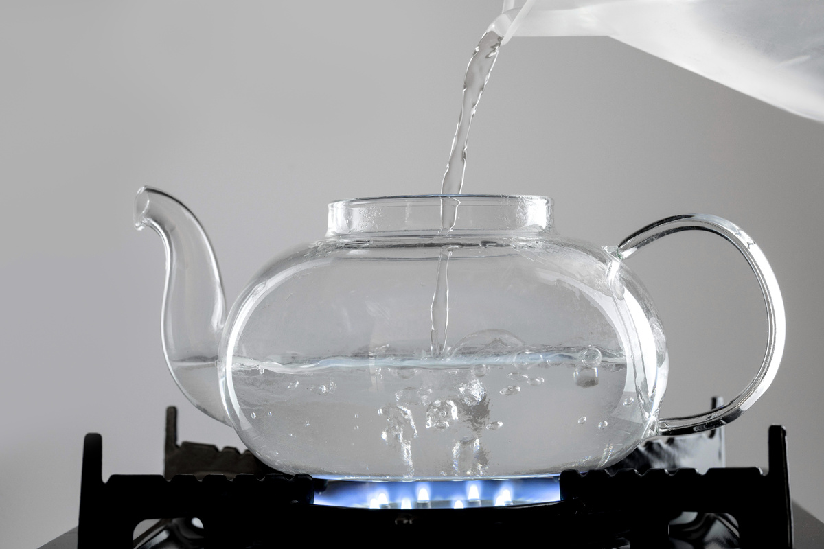 <a href="https://ru.freepik.com/free-photo/boiling-hot-water-tea-arrangement_18004865.htm#fromView=search&page=2&position=38&uuid=d27addc6-1bbb-44b8-8722-08d62270ff80">Изображение от freepik</a>