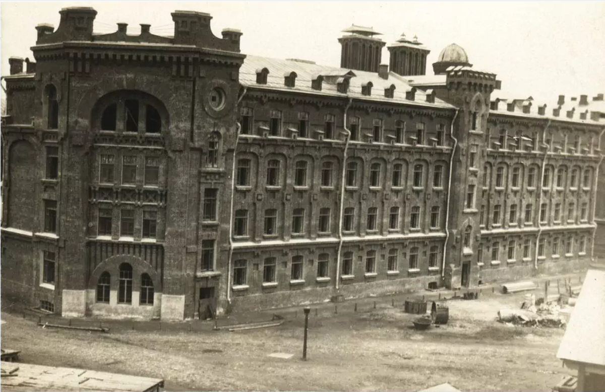 Казарма № 119. Фото 1909-1910 года. Вид с противоположного торца здания. Фото из свободных источников.