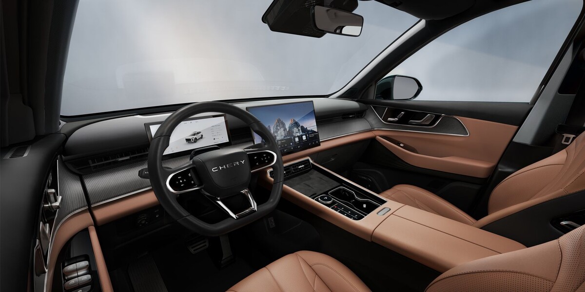 Особенности организации внутреннего пространства и детали интерьера нового флагманского кроссовера Chery Tiggo 9 для российского рынка.