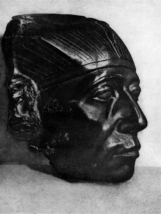 Голова статуи фараона Сенусерта III из Обсидиана
