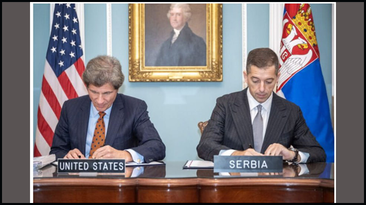 САЙТ NSPM.RS. ЗАМЕСТИТЕЛЬ ГОССЕКРЕТАРЯ США ПО ВОПРОСАМ ЭКОНОМИЧЕСКОГО РОСТА, ЭНЕРГЕТИКИ И ОКРУЖАЮЩЕЙ СРЕДЫ ХОСЕ ФЕРНАНДЕС И МИНИСТР ИНОСТРАННЫХ ДЕЛ СЕРБИИ МАРКО ДЖУРИЧ ПОДПИСЫВАЮТ ЭНЕРГЕТИЧЕСКОЕ СОГЛАШЕНИЕ.