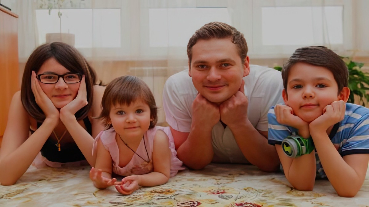 uznayvse.ru (Александр Пашков с детьми от первого брака)