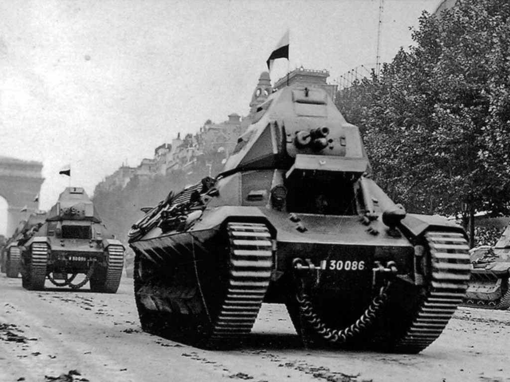 FCM 36 на параде 14 июля 1939 года в Париже