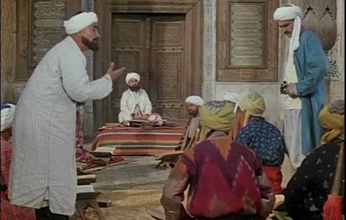 Кадр из фильма "Кто был ничем...". Спор в медресе. Дядя пытается урезонить строптивого племянника, усомнившегося в религиозных догмах учителя. 