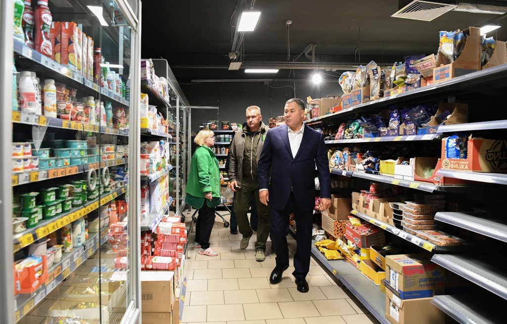 Игорь Руденя осмотрел социальные, торговые и жилые объекты в Торопце