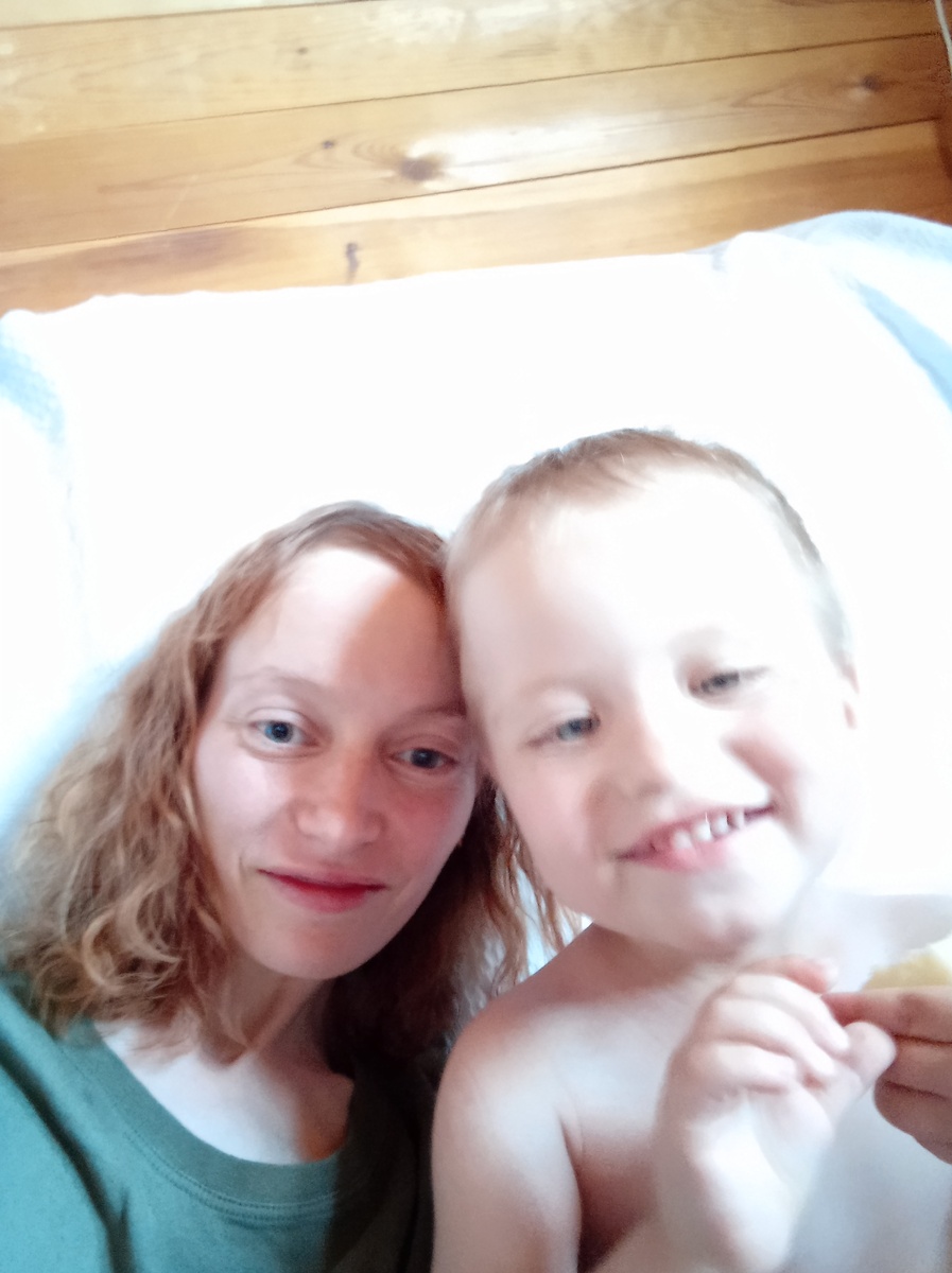 Я старалась проводить время с младшим даже когда было совсем плохо, в то время мне очень помогала мама. Я хотела одного- быстрее дождаться лечения.