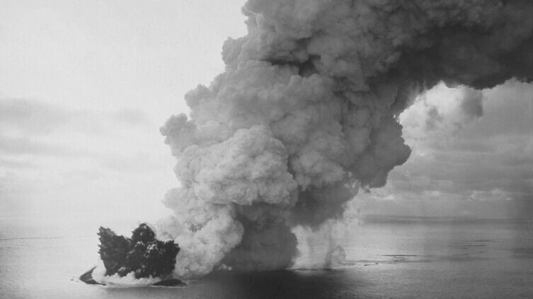    Начало извержения Фото: общественное достояние