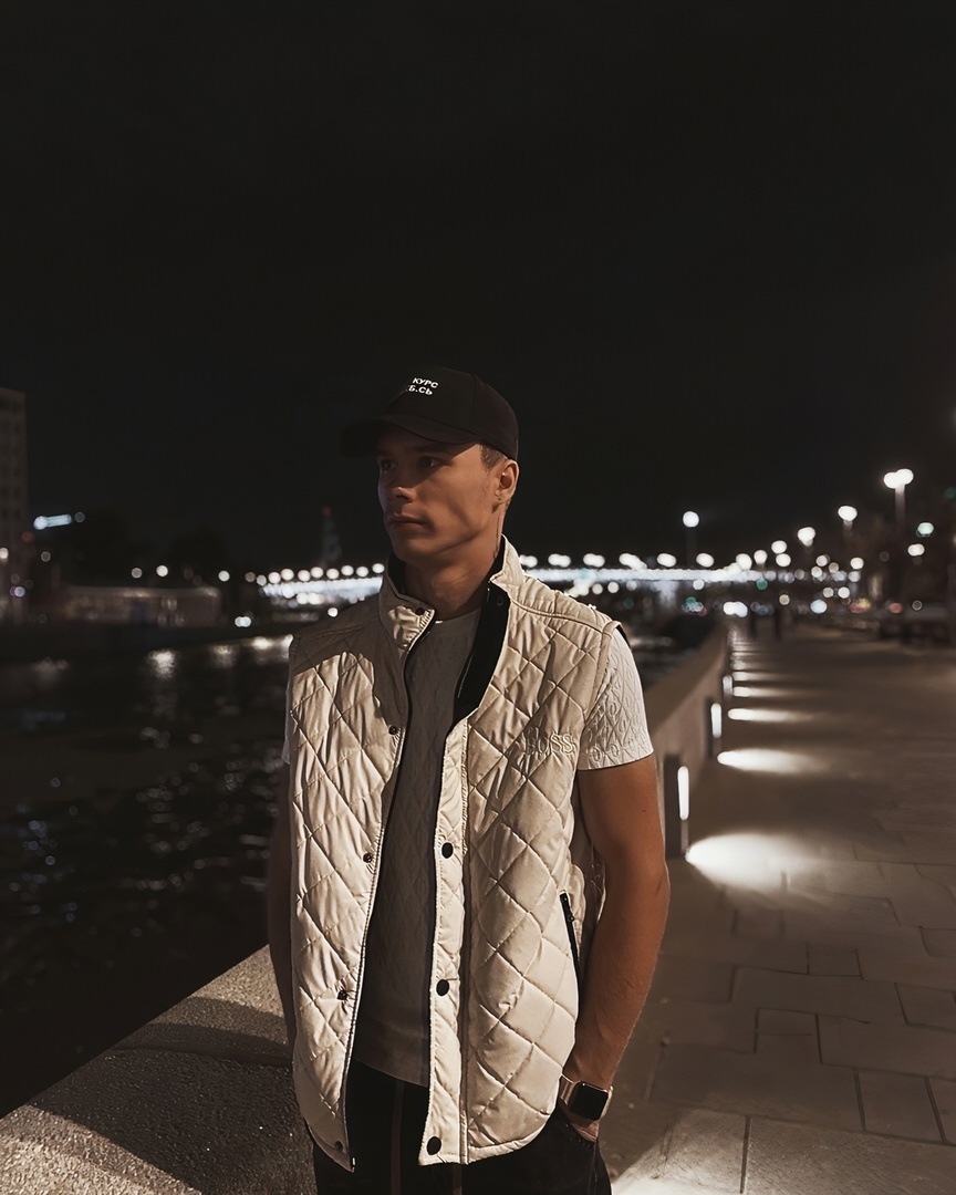 На фото николай семёнов