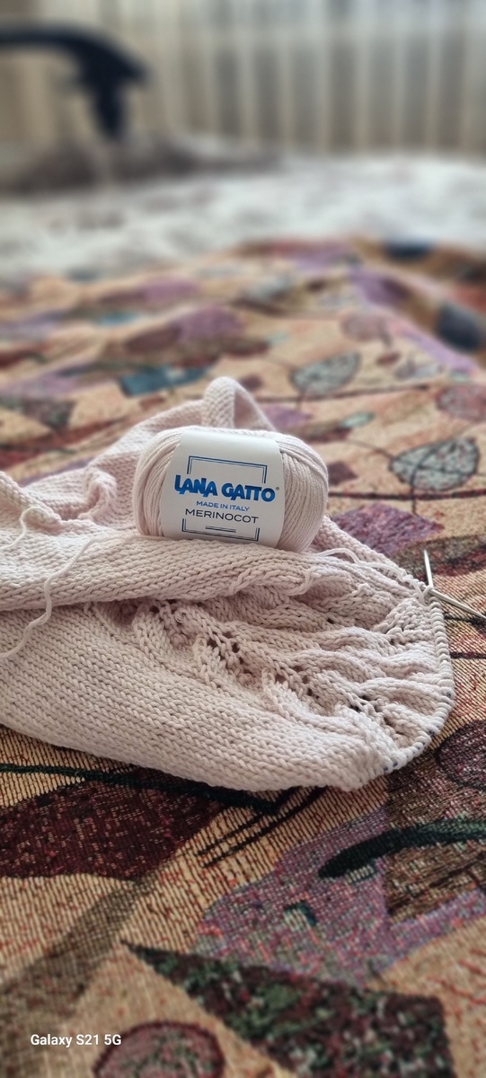 Он вязания на одном дыхании... ну до чего же чудесная пряжа !