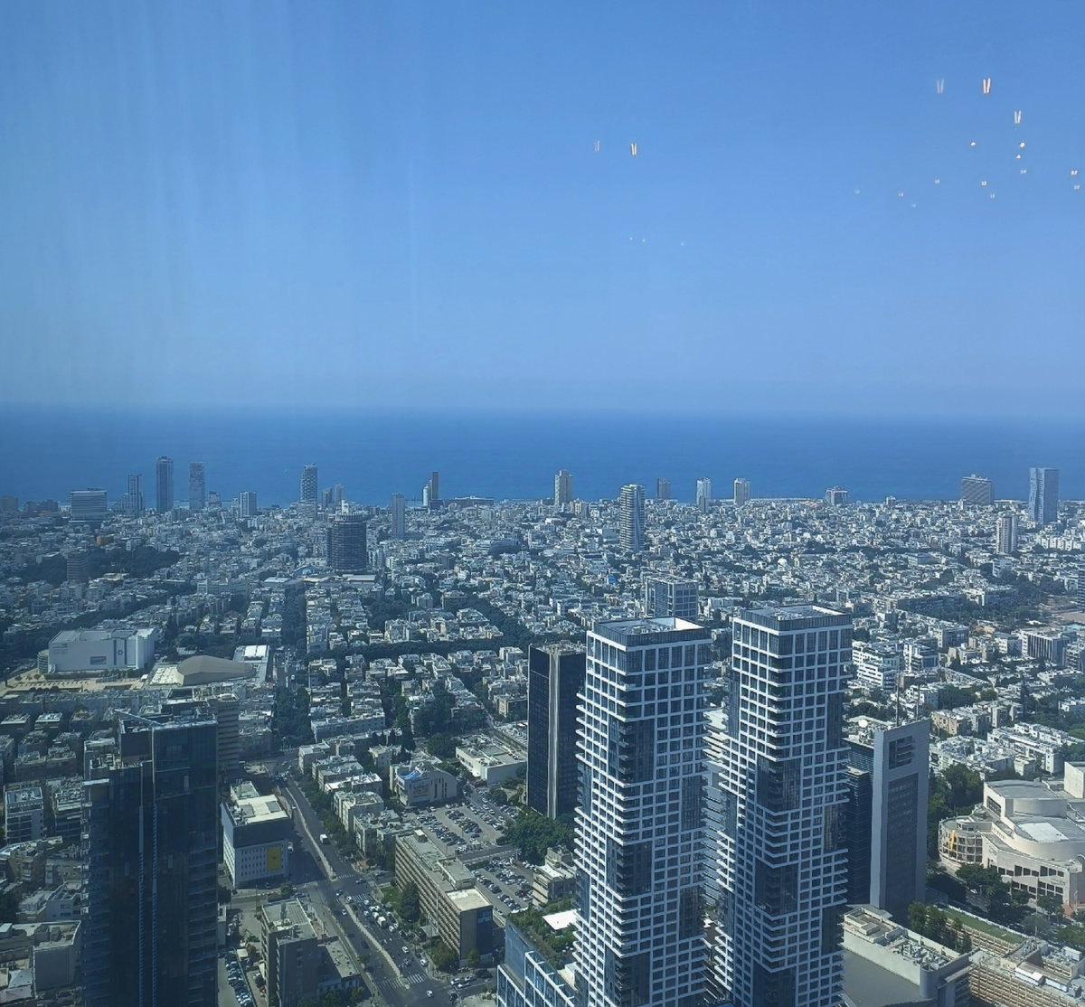 Тель-Авив вид с 61 этажа на Средиземное море