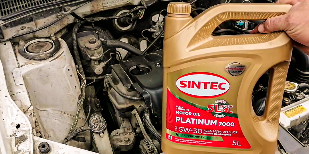 Моторист рассказал, можно ли заливать в мотор масло 5W30 вместо 5W40 и смешивать их. И что будет, если залить не то масло