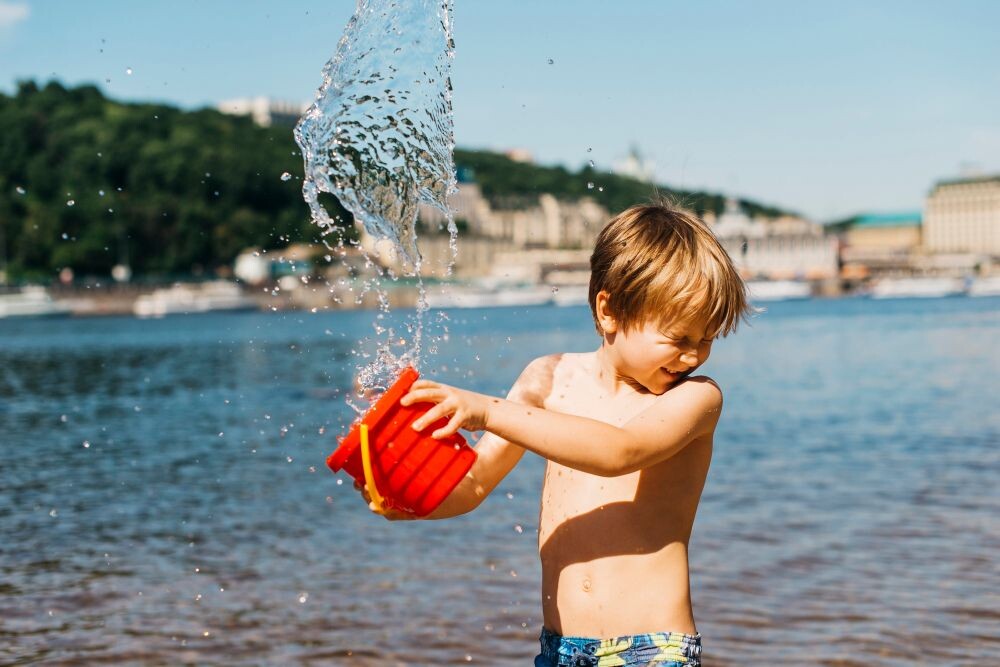 Выбираем правильно игры для детей на воде