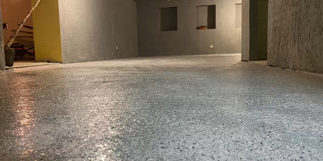 Резиновая краска для бетона что это такое . Правила нанесения на бетонный пол, характеристики и реальный расход .