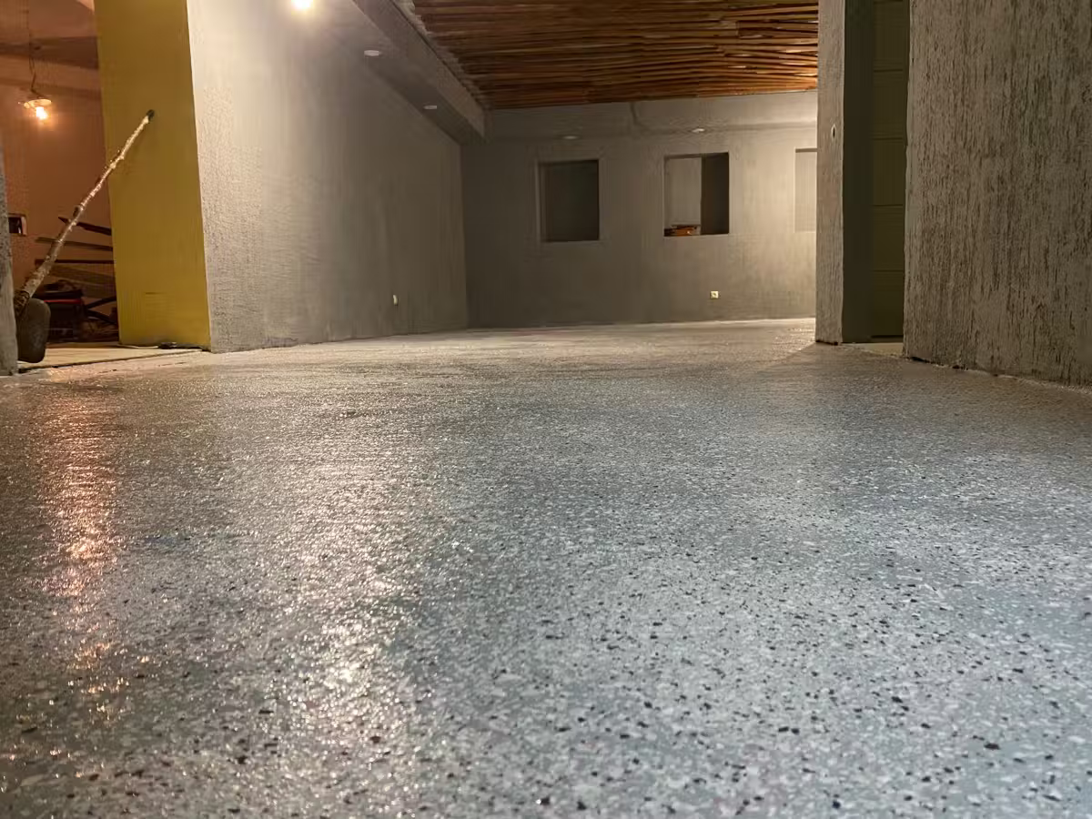 Резиновая краска для бетонного пола в гараже