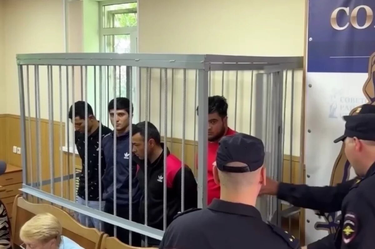    Троим мигрантам выдвинуто обвинение в групповом изнасиловании на Шаморе