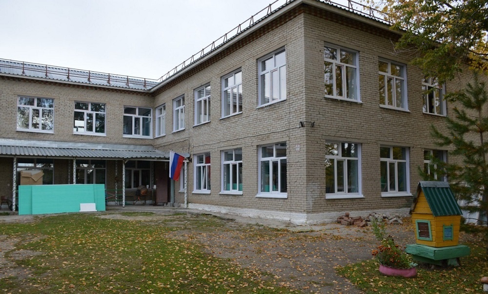    Меняют окна в детском саду. Фото пресс-службы Искитимского района