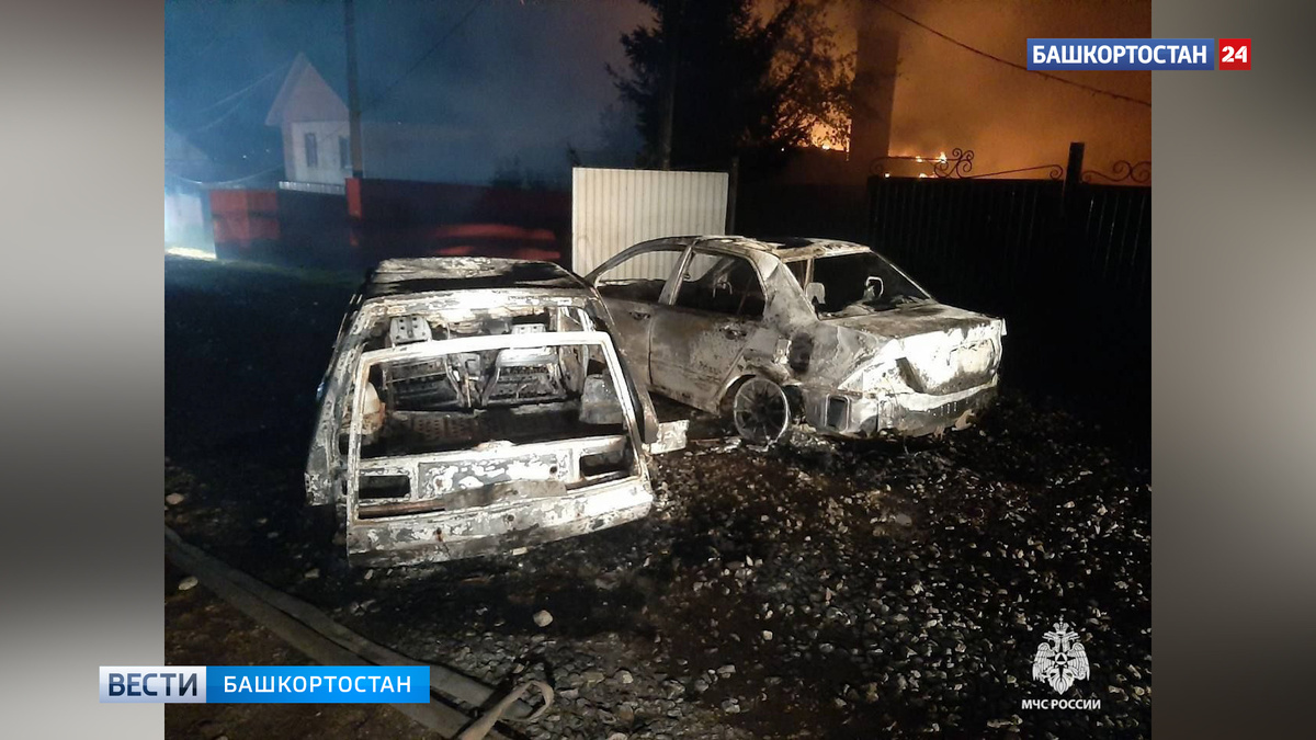    Крупный пожар в Уфимском районе: в селе Юматово огонь уничтожил три дома, гараж и два автомобиля