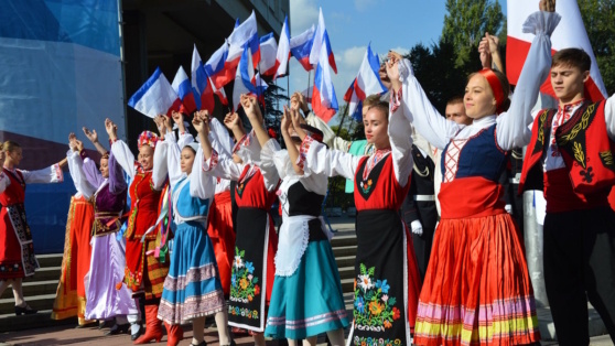    Какой сегодня праздник: 24 сентября – День герба и флага Крыма Роман Захаров