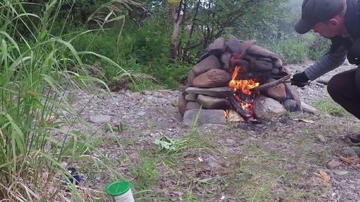 Стоянка и полевая баня на реке Собь. У хребта Рай-из. Полярный Урал.