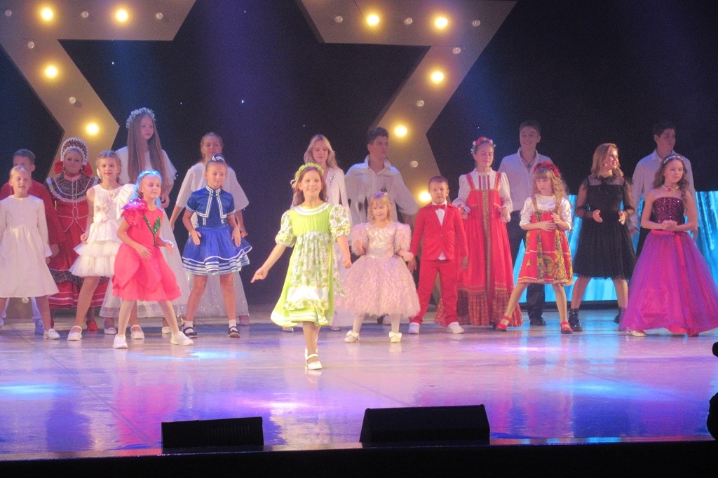    Первыми участниками фестиваля стали дети и молодежь. Выступления прошли во Дворце химиков.