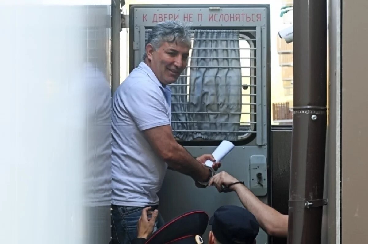   Нескольких сослуживцев Пашаева вызвали в Москву как свидетелей по его делу