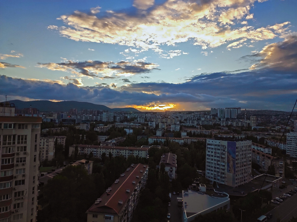 Вид из моего окна. Вечернее небо.