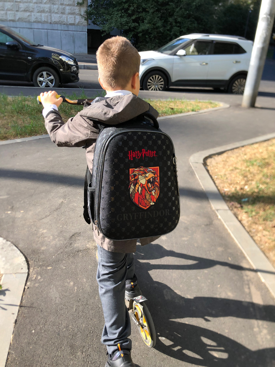 Забрал у мамы самокат :)