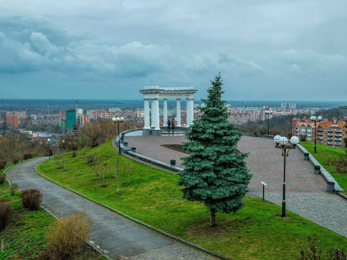    Панорама Полтавы, Украина© iStock.com / Konoplytska