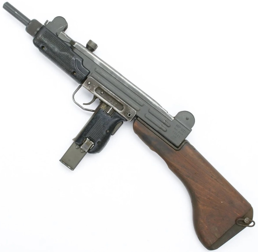 "Узи" с деревянным прикладом.