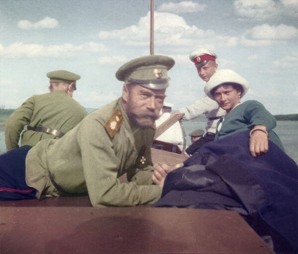    Верховного во время войны в России уже убирали. Чем это закончилось в 1917-м, все помнят.
