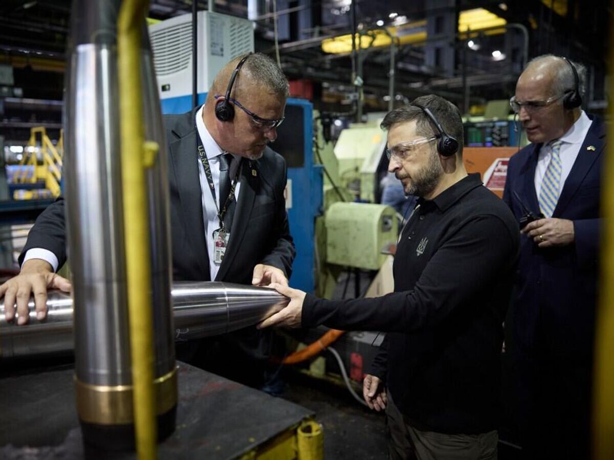    Владимир Зеленский во время посещения завода по производству боеприпасов в городе Скрэнтон© Фото : Офис президента Украины