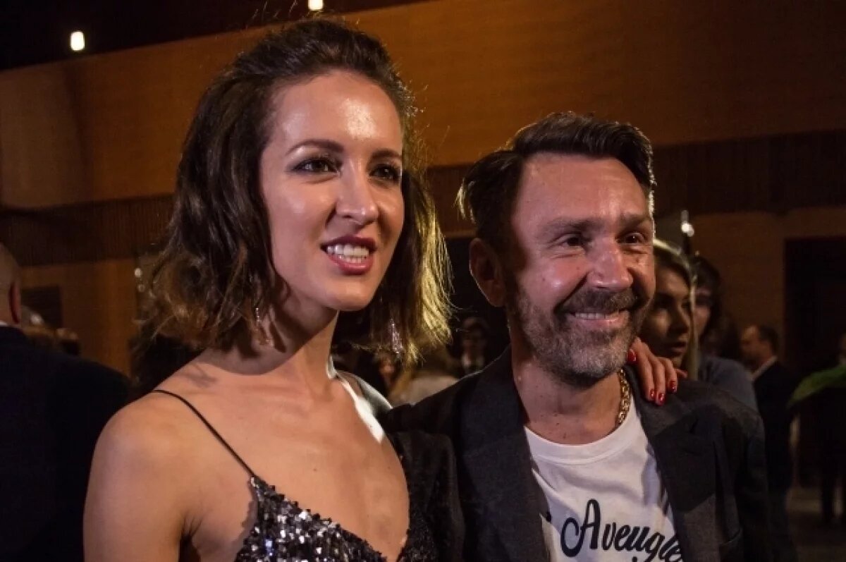    Mash: экс-супруга Шнурова Матильда понесла убытки на 122,6 млн рублей