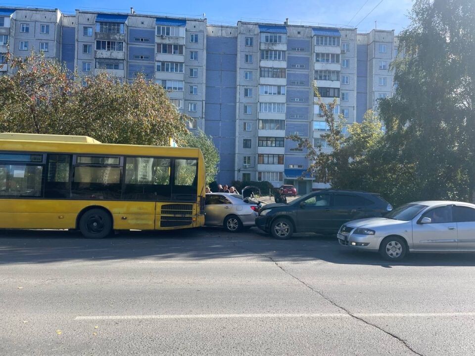    ДТП на улице Попова. Источник: "Толк"