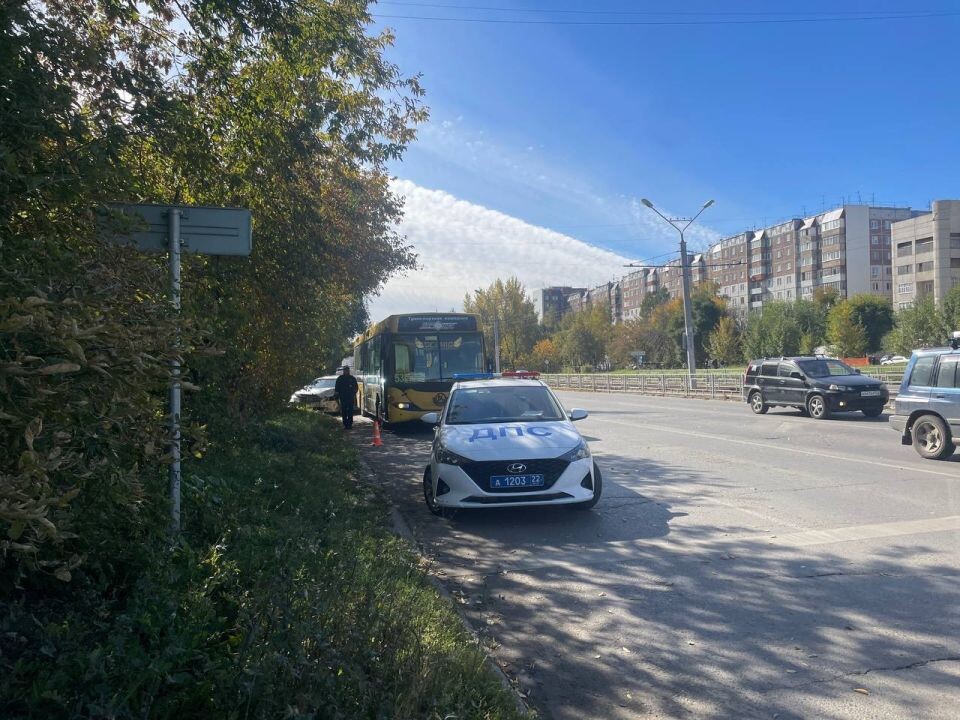    ДТП на улице Попова. Источник: "Толк"