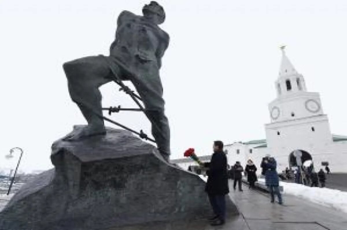    Памятник Мусе Джалилю в Казани.