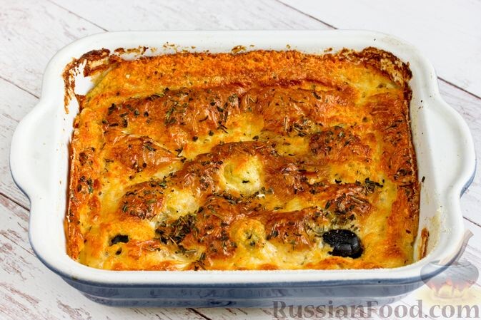 творог, яичный белок, сыр твёрдый, маслины, травы итальянские, соль, перец чёрный молотый, масло растительное, крупа манная