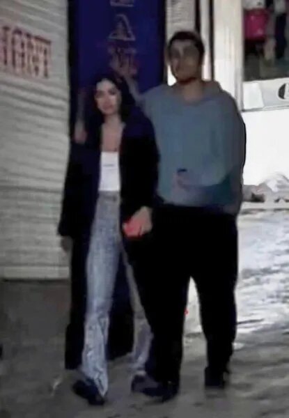 Папарацци увидели звёзд сериала вместе 