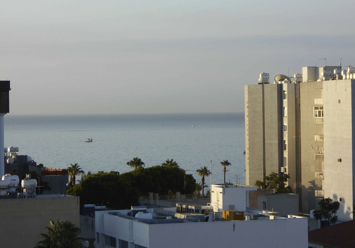 Вид на море с лоджии квартиры