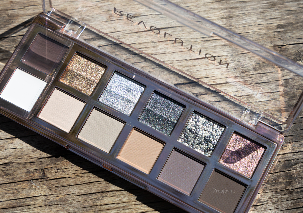 Палетка Revolution The Smokey Icon