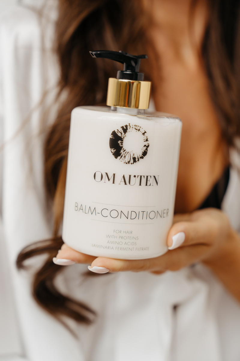 Бальзам-маска для волос, обогащенный протеинами, аминоксилотами и биферментированной ламинарией от OMAUTEN