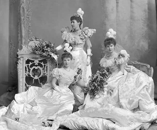 Леди Белхевен и её дочери Леонора и Мэй, 1898. (с) Из коллекции музея Виктории и Альберта