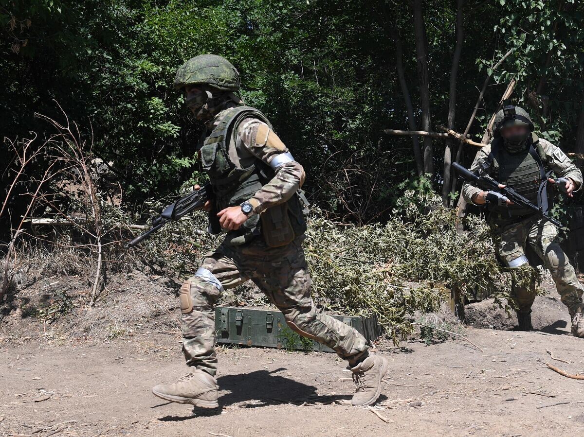    Военнослужащие воздушно-десантных войск в зоне проведения спецоперации© РИА Новости