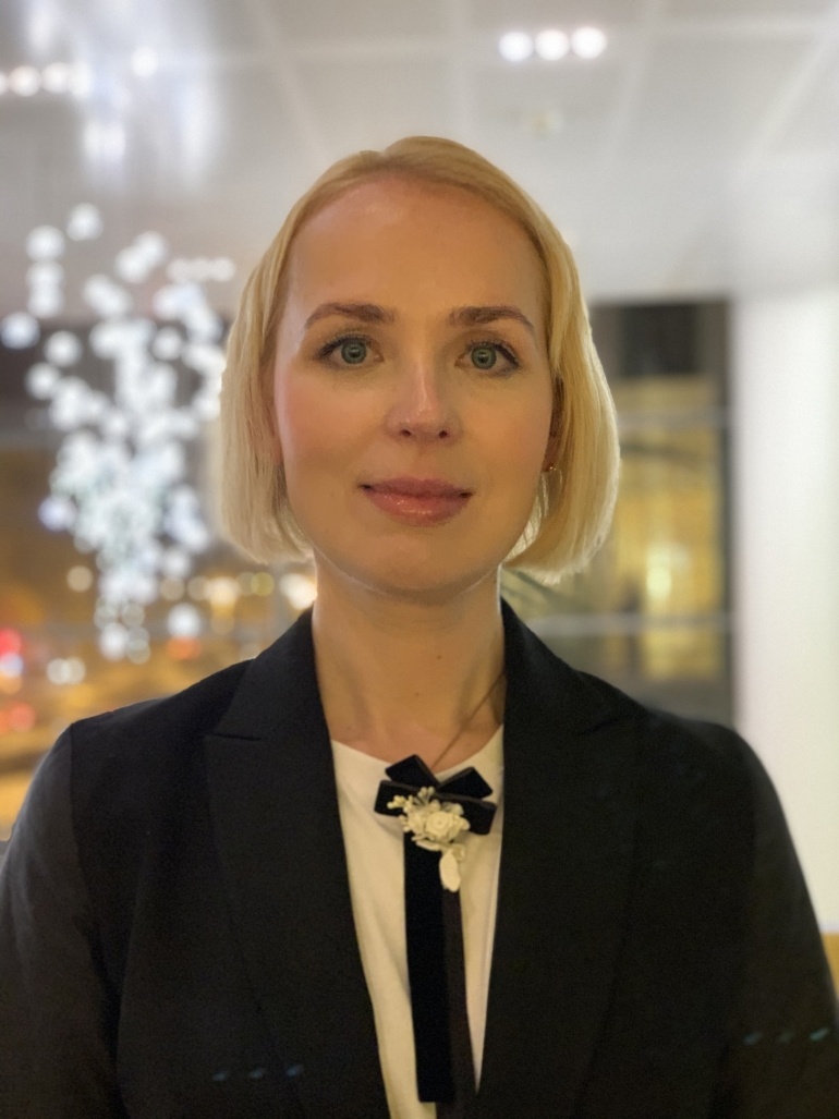 «Надо признать, что число драйверов развития региональной экономики на фоне конфронтации с Западом заметно сократилось, поэтому активное сотрудничество с КНР представляется сейчас особенно важным. Сегодня Ульяновская область постепенно возвращает себе звание крупного научно-технологического центра. Недаром этот субъект постоянно входит в число лидеров инновационного развития. Сотрудничество с Китаем строится на равных: сторонам есть что предложить друг другу. В этом смысле действия региональной управленческой команды представляются вполне продуманными и последовательными, ориентированными на будущее», — считает эксперт факультета политологии МГУ Мария Филь.